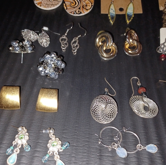 Earrings - Picture 2 of 6